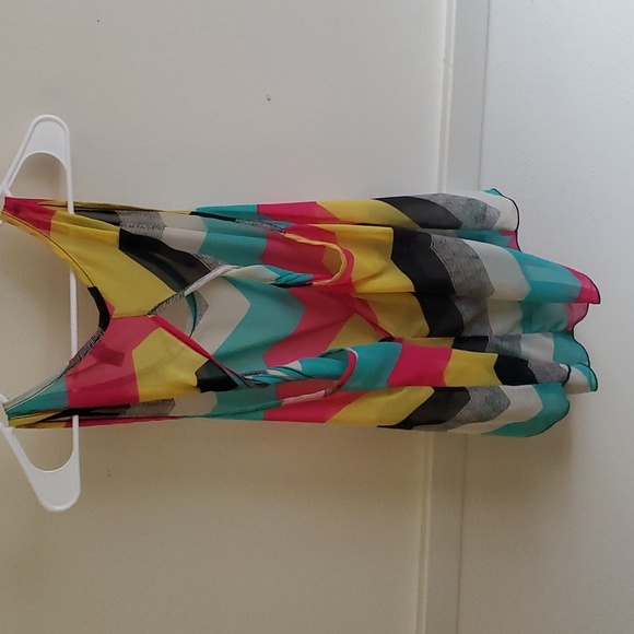 Windsor See-through Flowy Tanks Top - Picture 3 of 6